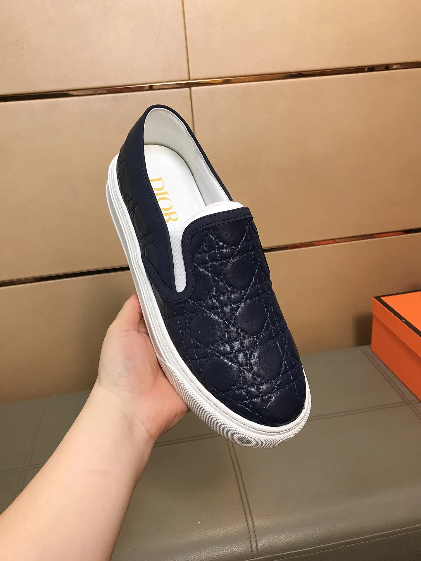 Factory price 400 🔥🔥 (Dior) new men's casual sports shoes 👣 Full of charm, luxury style gentleman's shoes Upper: Made of embossed cowhide imported from Italy, breathable leather lining. Brand wear-resistant soles; with classic logo💋The whole pair of shoes is fashionable and casual without losing high-end style🎈🎈Size: 39-44 (45.46 can be customized)